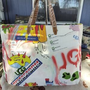 4733) UGG An Audacious Idea Spring Summer 2020 Big Canvas Tote Grafitti Print